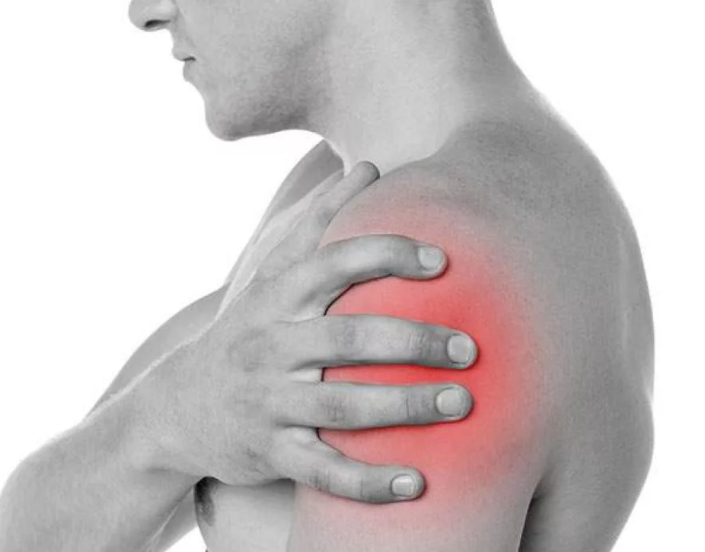 Сильная боль в области плечевого сустава. Боль в руке. Больное плечо. Болит левое плечо.